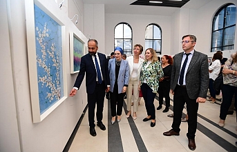 Ebru Sanatçısı Çalkanoğlu'nun eserleri Vanlılarla buluştu