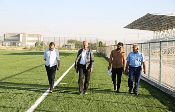 Tuşba’daki futbol sahasının inşaatı hızla ilerliyor
