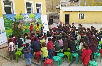 Köy okullarında tiyatro etkinliği…