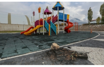 Yeni Mahalle'deki çocuk parkı tahrip edildi