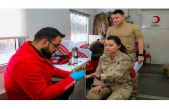 Jandarma'dan Kızılay'a kan bağışı...