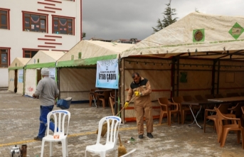 Depremzedeler için iftar çadırları kuruluyor