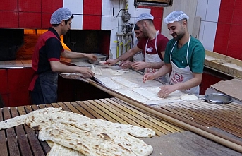 Van'daki fırıncıdan depremzedelere ücretsiz ekmek