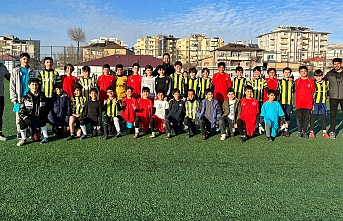 Van Fenerbahçe Futbol Okulu'ndan depremzede çocuklara destek