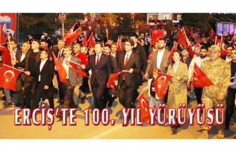 Erciş'te, Cumhuriyet'in 100.Yılı yürüyüşü...