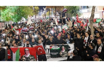 Onbinlerce Vanlı Gazze'ye destek için meşaleli yürüyüşe katıldı