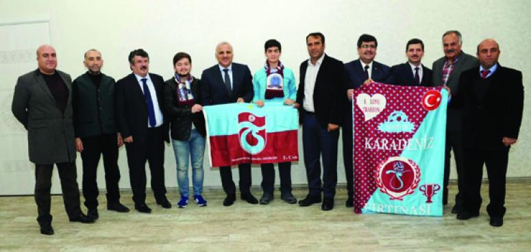 Van Trabzonsporlular Derneği'nden Vali Zorluoğlu'na ziyaret 
