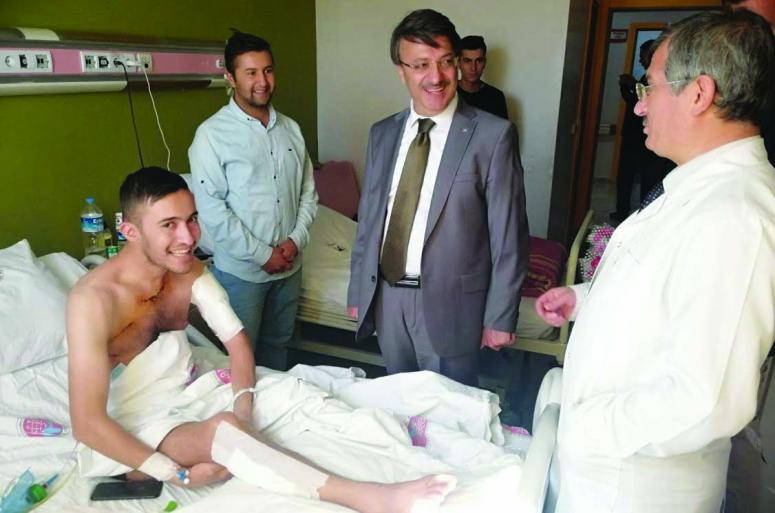 Türkmenoğlu'ndan yaralı askerlere ziyaret...