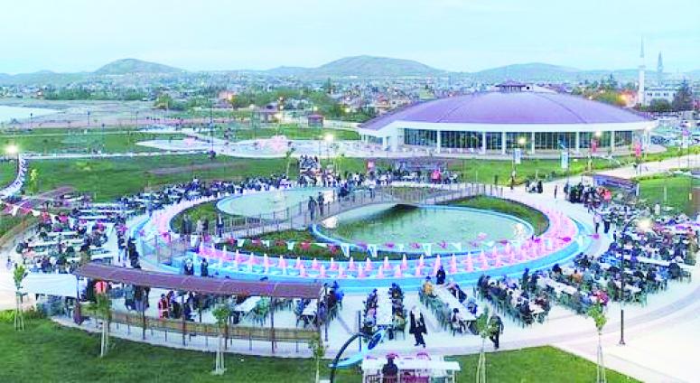 Tuşba'daki sofra 100 bin konuk ağırladı