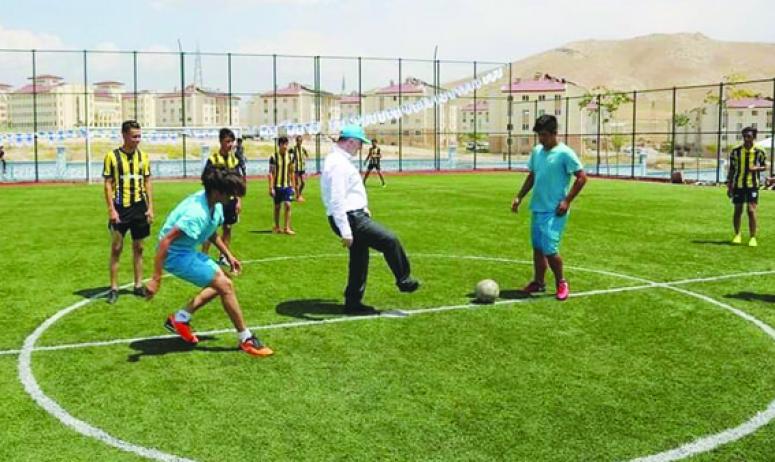 Tuşba Belediyesi'nde yaz spor okulları başlatıldı