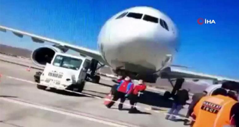 Tahran - İstanbul seferini yapan yolcu uçağında Korona şüphesi!