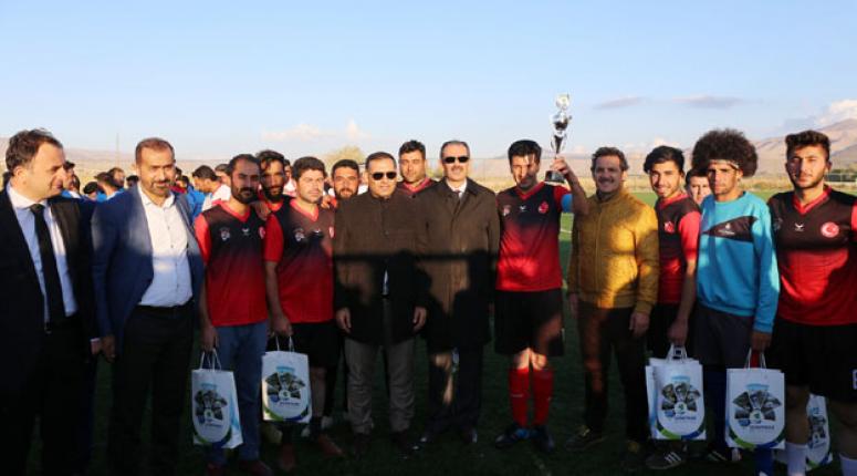 Gürpınar'daki turnuvanın şampiyonu:Koyunyatağı Gençlikspor…