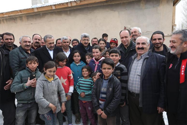 Vali Bilmez'den, depremden zarar gören mahallelere ziyaret
