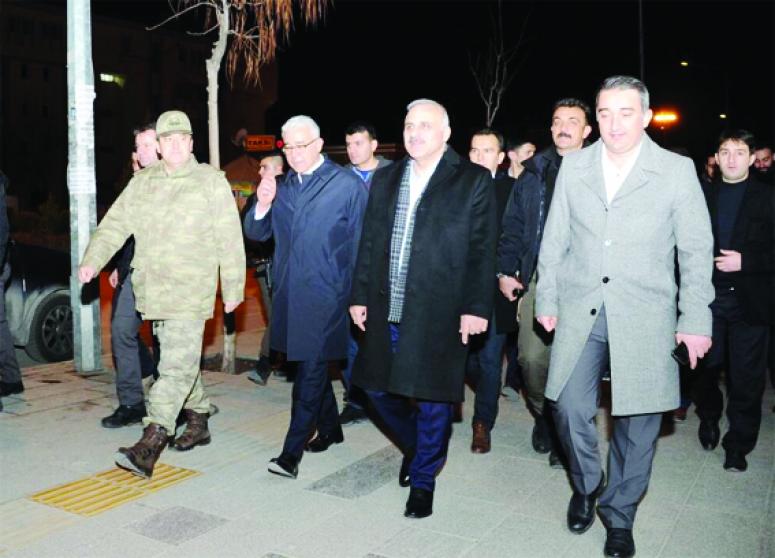 Zorluoğlu, yeni yılda nöbete giren güvenlik güçlerini ziyaret etti 