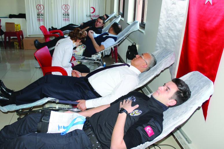 Van polisinden Kızılaya kan bağışı 