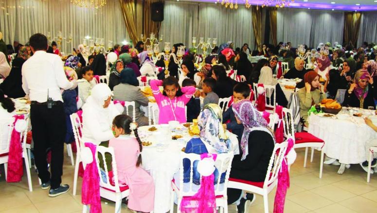 Van'da yetimler için iftar programı düzenlendi 