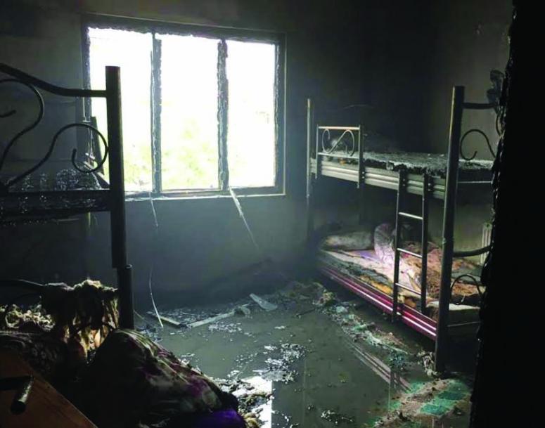 Tuşba'daki ev yangınına itfaiye müdahalesi...