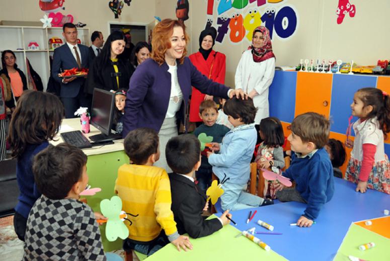 Bayan Zorluoğlu, açılış ve ziyaretlerde bulundu