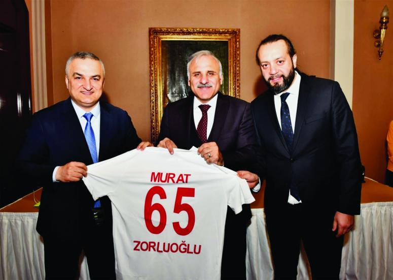 Başkan Zorluoğlu ve Genç'e Vanspor forması...