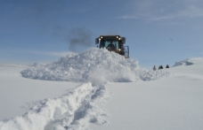 Van'da kardan dolayı kapanan yollar açılıyor