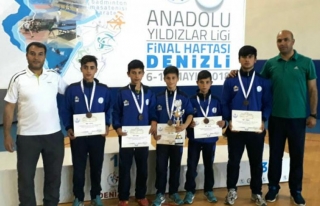 Vanlı badmintoncular Türkiye üçüncüsü…