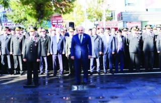 Van'da 10 Kasım Atatürk'ü anma töreni düzenlendi...