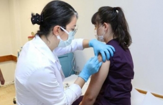 Çin'de üretilen aşının ilk dozu gönüllü sağlık...