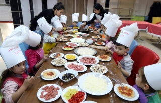 Minik çocuklar Büyükşehir'in mutfağında aşçı...