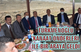 Türkmenoğlu, Başkale’de kanaat önderleriyle...