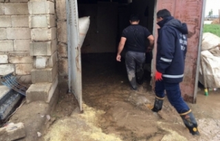 Van’daki selzedelere yardım eli uzatıldı