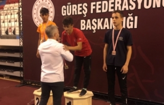 Vanlı Güreşçi Şervan Çınar Türkiye şampiyonu…