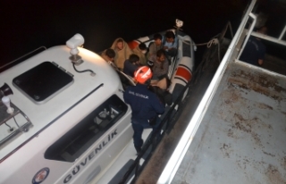 Van Gölü’nde şişme botta 60 göçmen yakalandı