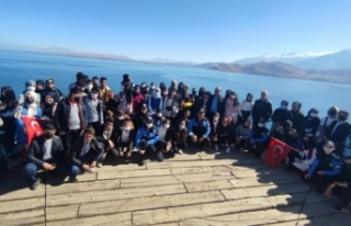Vanlı öğrenciler Akdamar Adası’nı gezdi