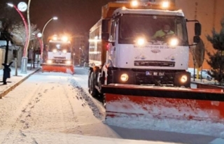 Büyükşehir Belediyesi 560 personelle karla mücadele...