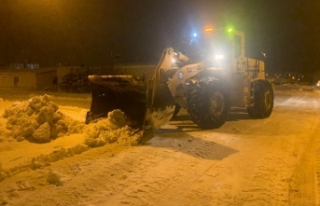 Edremit Belediyesi'nden karla mücadele çalışması