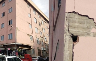 Van depreminde ağır hasar alan iki bina, nihayet...