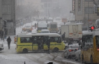 Van’da kar yağışıyla 135 yerleşim yerine ulaşılamıyor