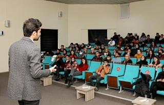 YKS’ye hazırlanan öğrencilere seminer