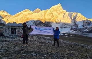Lokman Hekim Van Hastanesi'nin flaması Everest...