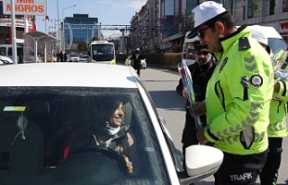 Van Polisi'nden kadın sürücülere sürpriz