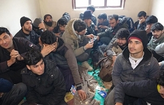 Van’da bir evde 30 kaçak göçmen yakalandı