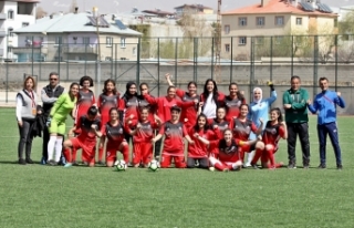 Büyükşehir Kadın Futbol Takımı, farklı kazandı