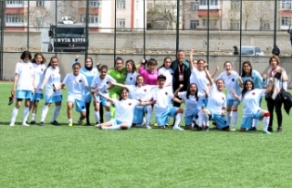 Büyükşehir Kadın Futbol Takımı yoluna kayıpsız...