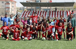 Büyükşehir Kadın Futbol takımı, yine farklı...