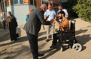 Başkan Akman’dan engelli vatandaşa akülü sandalye…