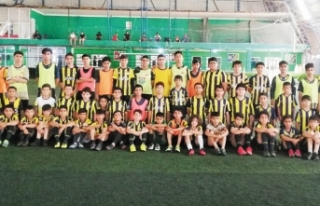 Van Fenerbahçe Futbol Okulu'na yoğun ilgi…