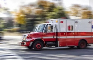 Yer İngiltere: Yaşlı kadın 40 saat ambulans bekledi