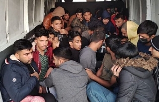 Jandarma düzensiz göçe izin vermiyor: 41 göçmen...