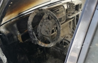 Van'da bir otomobil, alev alarak yandı