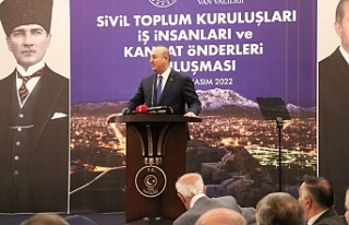 Bakan Çavuşoğlu, Van’da STK temsilcileriyle bir...